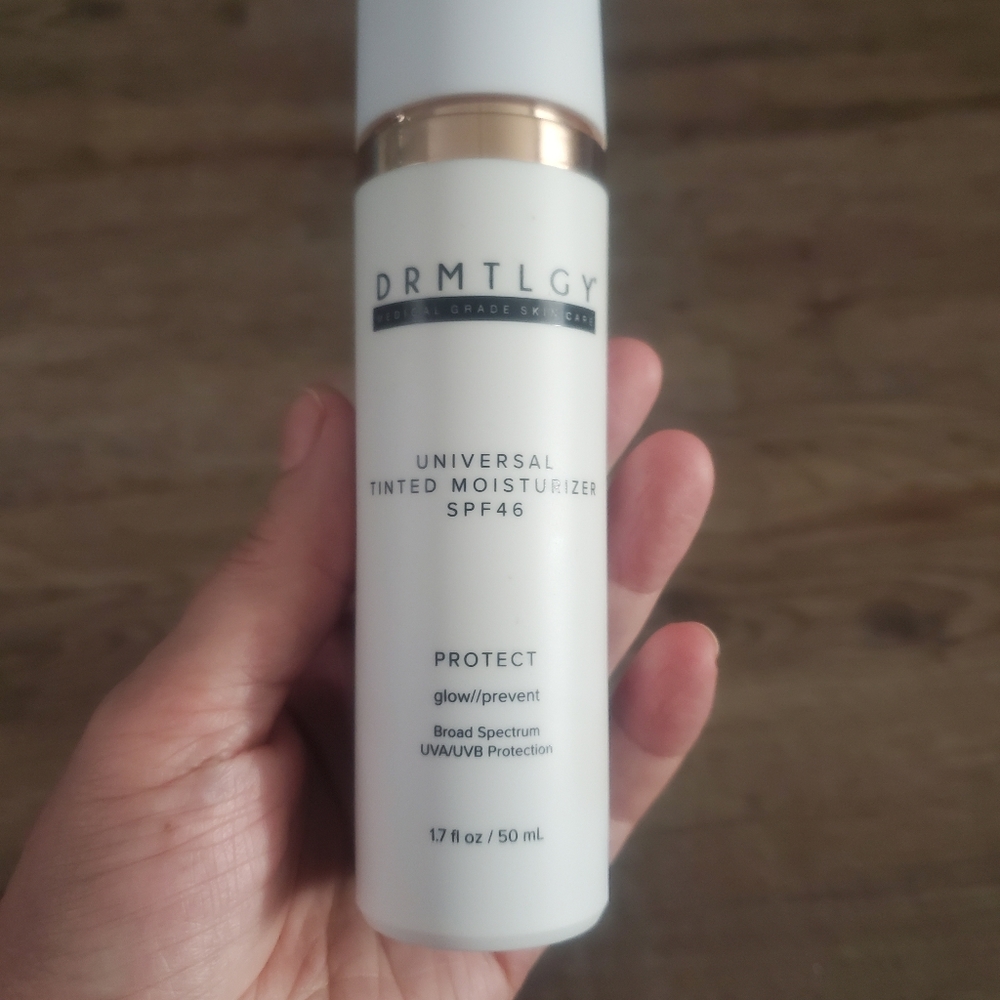 DRMTLGY Universal Tinted Moisturizer SPF46